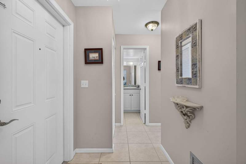 1 bedroom Condominium at 29 Colonial Club Drive #202, Colonial Club Condo Sec 1, Boynton Beach — photo 3