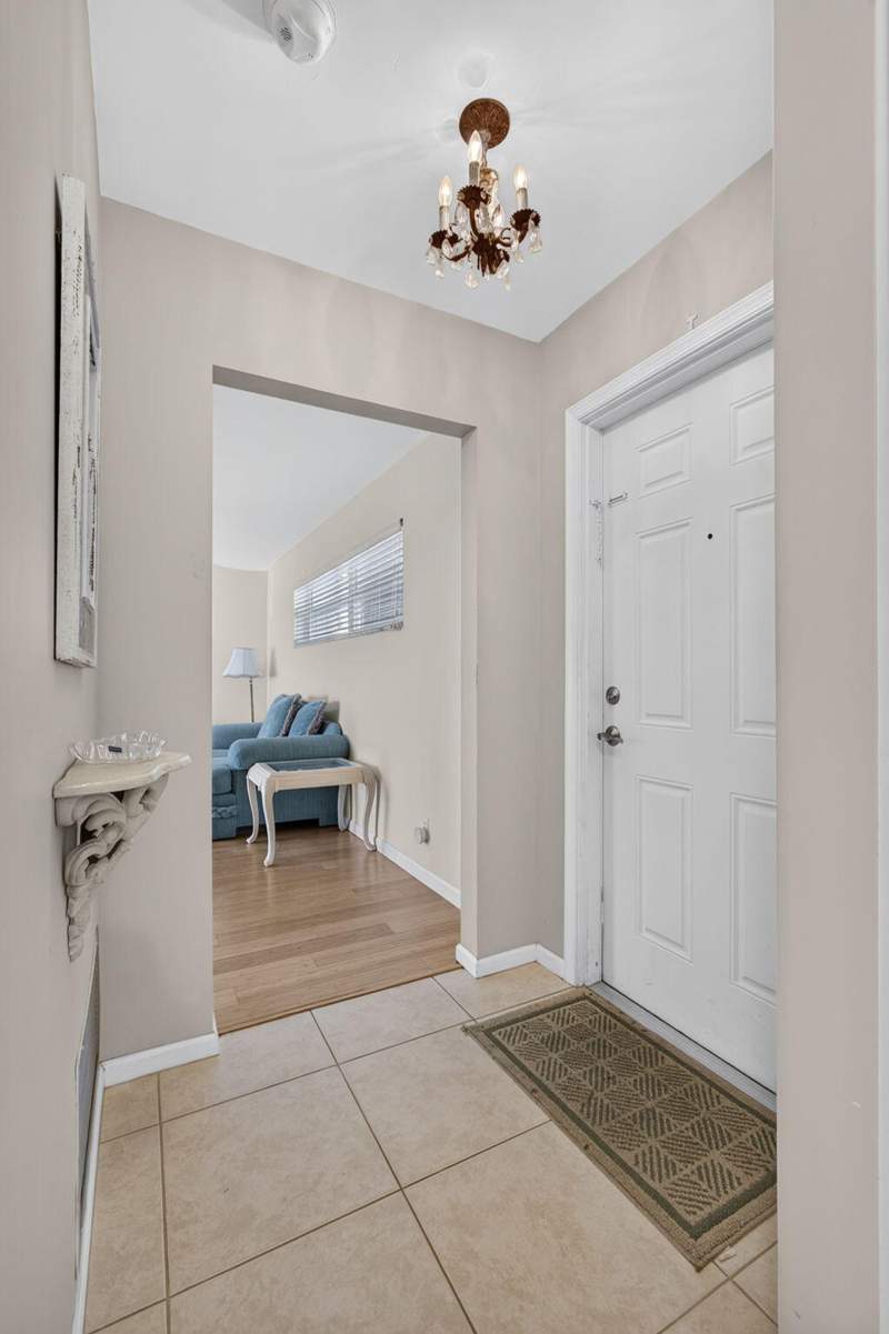 1 bedroom Condominium at 29 Colonial Club Drive #202, Colonial Club Condo Sec 1, Boynton Beach — photo 4