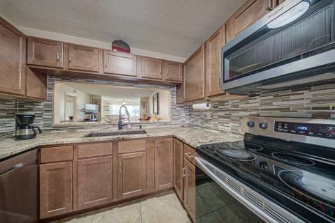 7650 Tahiti Lane #105, Lake Worth FL - photo 10 of 30