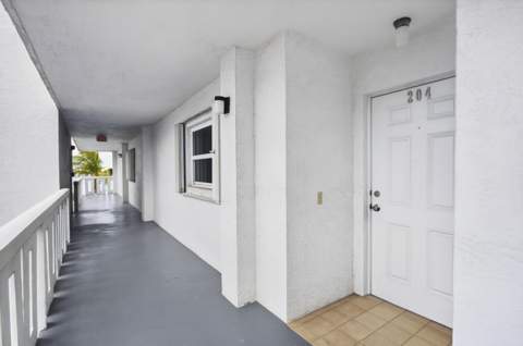 231 E Lantana Road #204, Lantana FL - photo 16 of 32