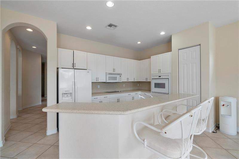4 bedroom Single Family Residence at 7008 NW 111th Terrace, Parkland Isles, Parkland — photo 4
