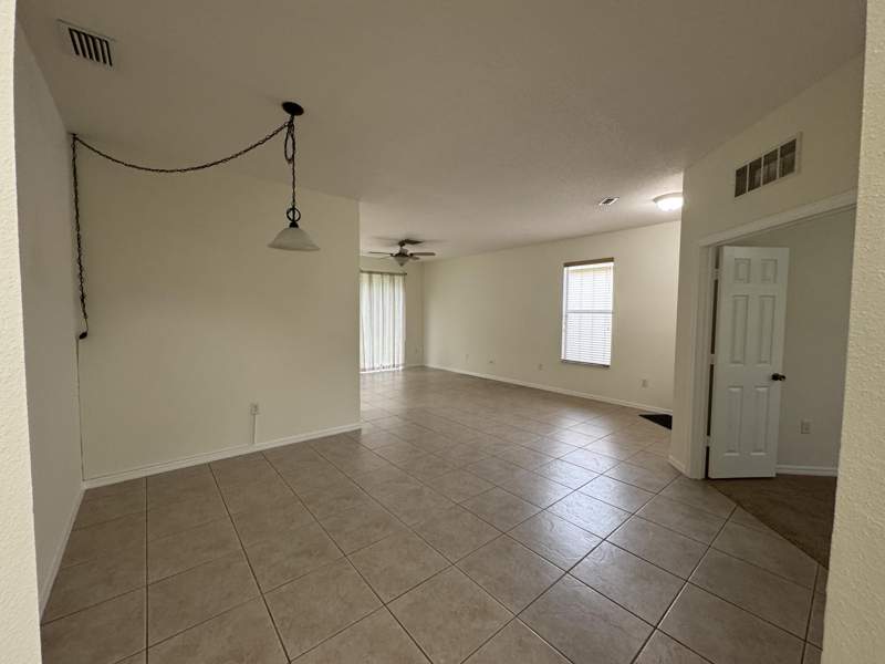 3 bedroom Single Family Residence at 601 SW Indian Key Drive, Lakeforest At St Lucie West Viii, Port St. Lucie — photo 5