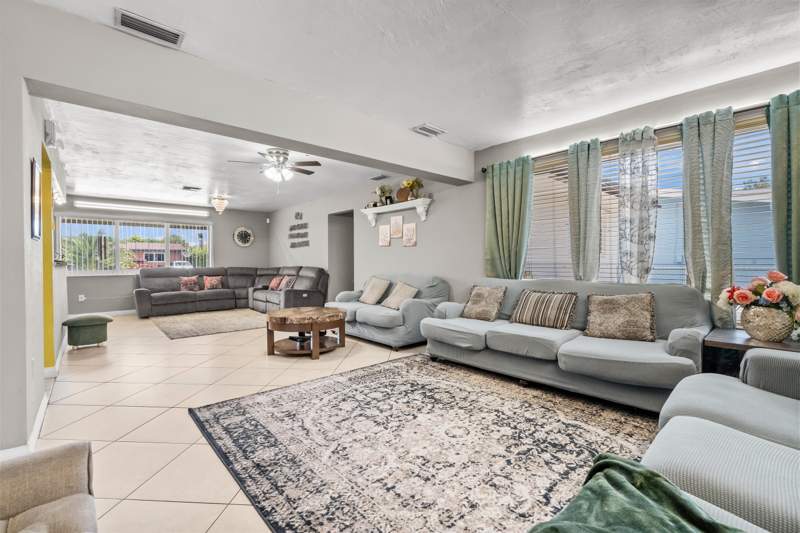 4 bedroom Single Family Residence at 8460 NW 15th Street, Boulevard Heights Sec 9, Pembroke Pines — photo 3
