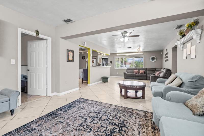 4 bedroom Single Family Residence at 8460 NW 15th Street, Boulevard Heights Sec 9, Pembroke Pines — photo 4