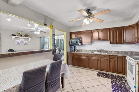 8460 NW 15th Street, Pembroke Pines FL - photo 6 of 25