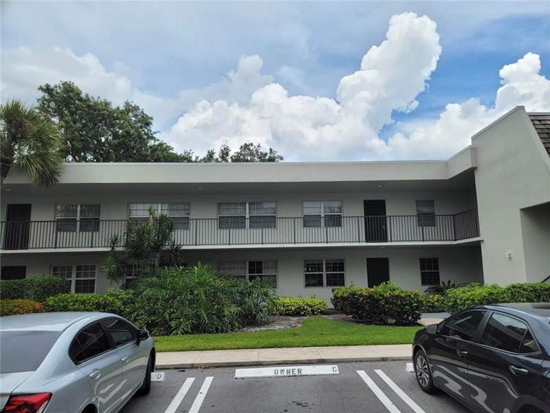 3 bedroom Condominium at 800 E Cypress Lane #202, No 86 Palm-Aire Country Club, Pompano Beach — photo 2
