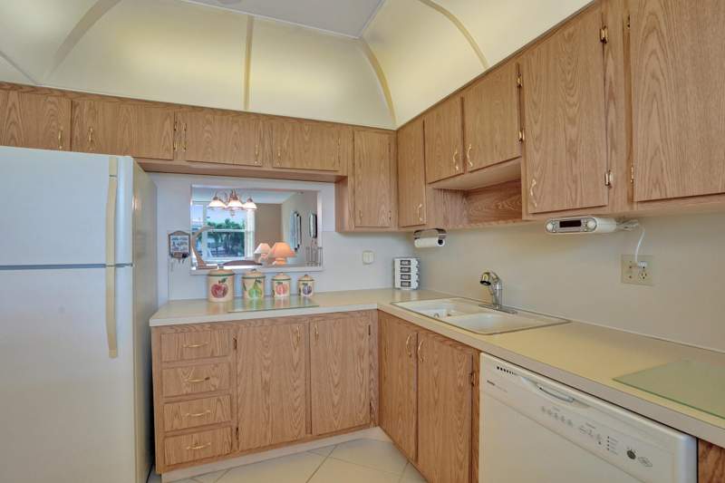 2 bedroom Condominium at 6850 Royal Palm Boulevard #202G, Royal Park Gardens, Margate — photo 4