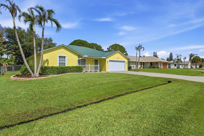 4 bedroom Single Family Residence at 1120 SW Irving Street, Port St Lucie Section 4, Port St. Lucie — photo 4