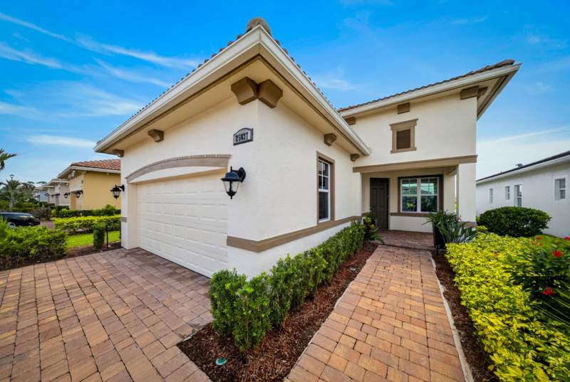 3 bedroom Single Family Residence at 25037 SW Alberti Way, Verano Pud No 1 Plat No 21 — photo 2