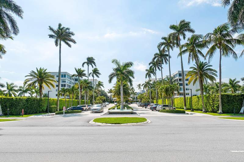 2 bedroom Condominium at 44 Cocoanut Row #222b, Palm Beach Towers Condo, Palm Beach — photo 5