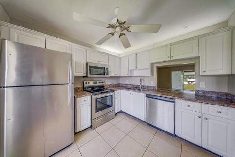 546 Covered Bridge Boulevard #A, Lake Worth FL - photo 9 of 29