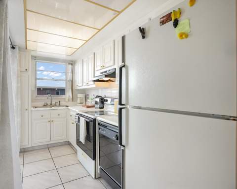 180 NE 12th Avenue #15E, Hallandale Beach FL - photo 11 of 28