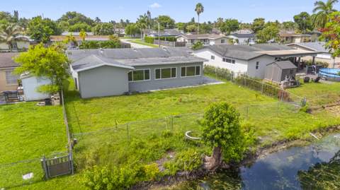 9171 NW 26th Place, Sunrise FL - photo 9 of 42