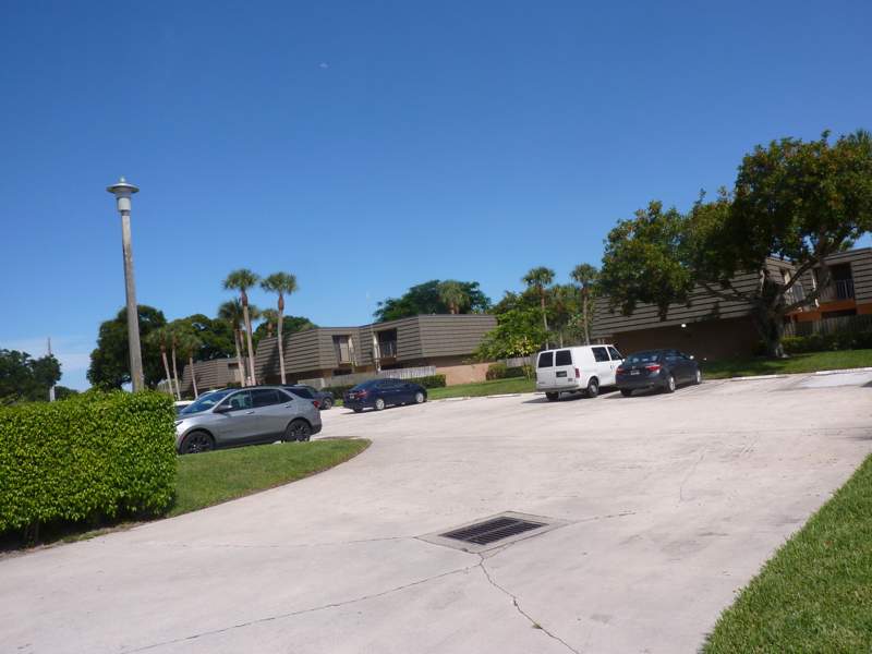 2 bedroom Townhouse at 3203 32nd Way, Village Of Sandalwood Lakes 2, West Palm Beach — photo 2