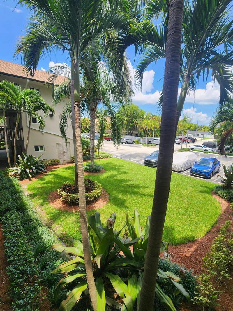 1 bedroom Condominium at 4900 Washington Street #307, Hillcrest Country Club Apts, Hollywood — photo 4