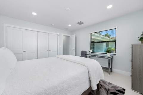 324 Bamboo Road, Palm Beach Shores FL - photo 21 of 46
