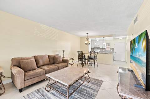 2223 NE 1st Court #101, Boynton Beach FL - photo 8 of 32