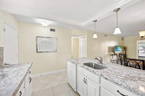 2223 NE 1st Court #101, Boynton Beach FL - photo 6 of 32