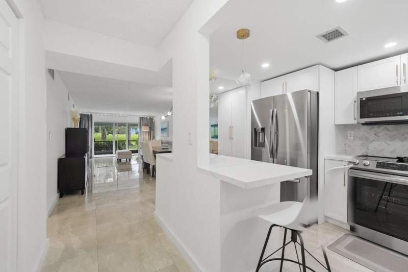 2 bedroom Condominium at 6100 NW 44th Street #104, Greens Of Inverrary Phase I, Lauderhill — photo 4