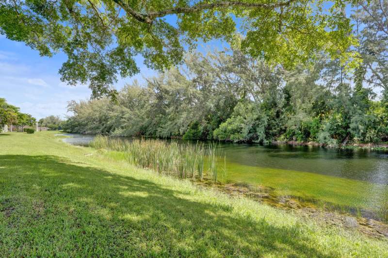 2 bedroom Condominium at 130 Lake Meryl Drive #227, Golden Lakes Village Condo E, West Palm Beach — photo 2
