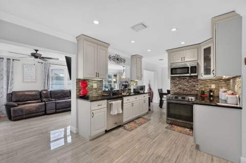 4716 NW 49th Place, Tamarac FL - photo 11 of 34