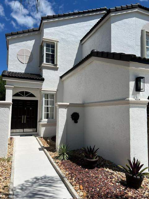 765 NW 155th Terrace, Pembroke Pines FL - photo 6 of 47