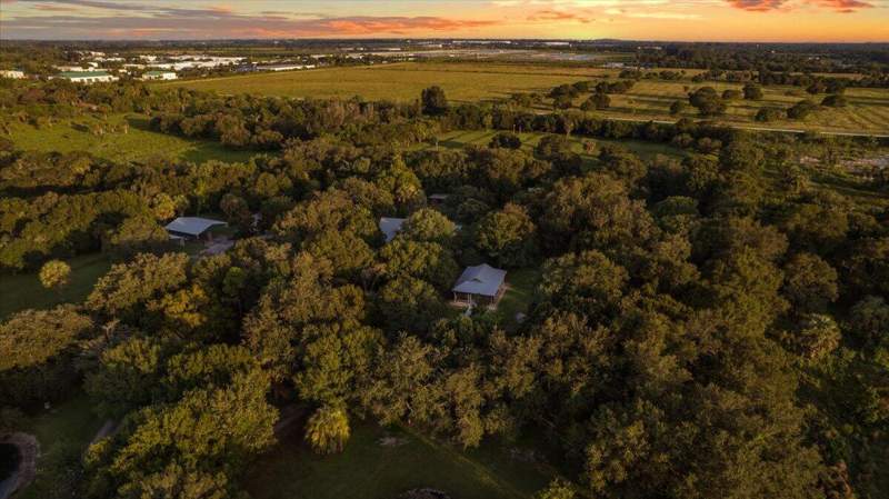 3 bedroom Single Family Residence at 8505 Immokolee Road, Metes And Bounds, Fort Pierce — photo 4