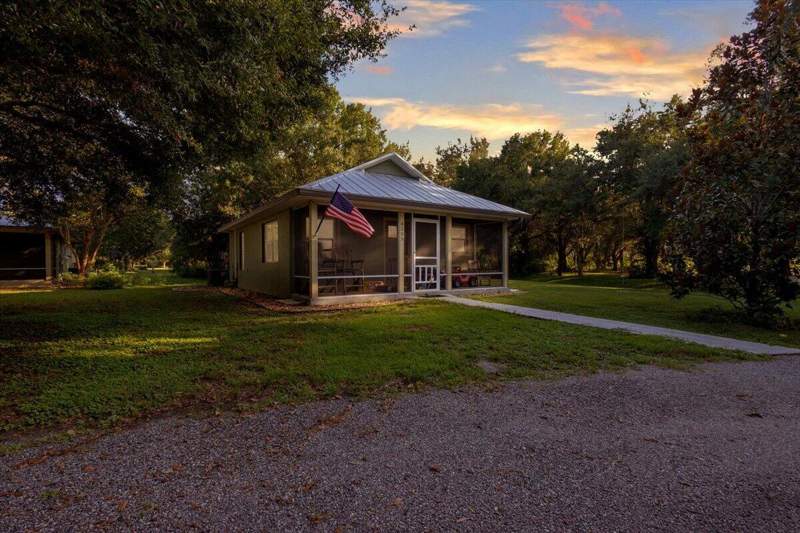 3 bedroom Single Family Residence at 8505 Immokolee Road, Metes And Bounds, Fort Pierce — photo 5