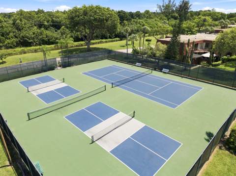 8554 Boca Rio Drive, Boca Raton FL - photo 10 of 37