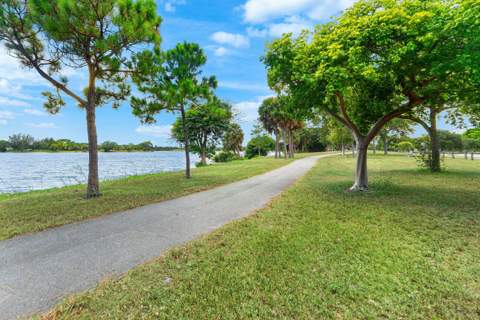 3160 Lake Osborne Drive #Bldg 6 Unit 206, Lake Worth Beach FL - photo 18 of 37