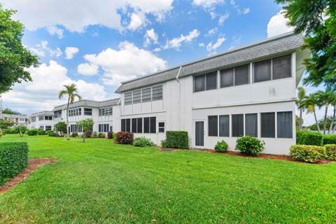 3160 Lake Osborne Drive #Bldg 6 Unit 206, Lake Worth Beach FL - photo 17 of 37