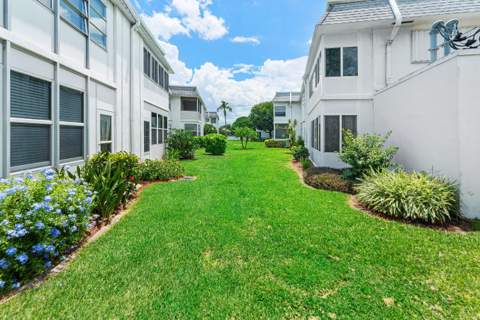 3160 Lake Osborne Drive #Bldg 6 Unit 206, Lake Worth Beach FL - photo 16 of 37