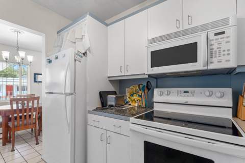 3160 Lake Osborne Drive #Bldg 6 Unit 206, Lake Worth Beach FL - photo 8 of 37