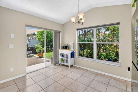 7285 Burgess Drive, Lake Worth FL - photo 11 of 37