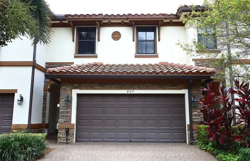 3 bedroom Townhouse at 807 E Village Circle, FLAMINGO VILLAGE 176-177 B POR, Davie — photo 2