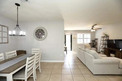 807 E Village Circle, Davie FL - photo 7 of 43