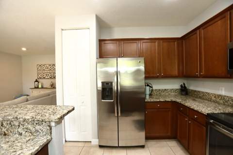 807 E Village Circle, Davie FL - photo 10 of 43