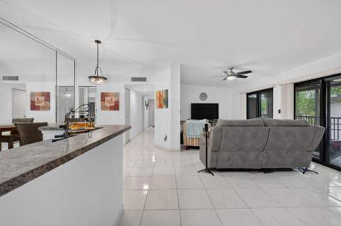 9474 S Belfort Circle #206, Tamarac FL - photo 9 of 33