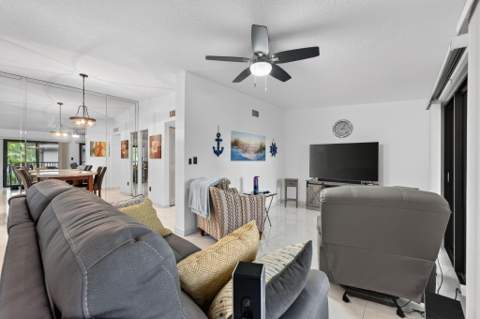 9474 S Belfort Circle #206, Tamarac FL - photo 13 of 33