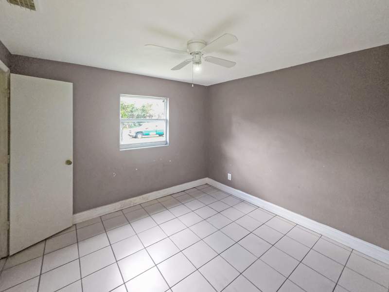 3 bedroom Single Family Residence at 715 N 10th Street, Subdivision Of N 1/2 SE 1/4 Of 4-35-40, Fort Pierce — photo 5