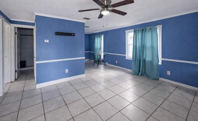 3 bedroom Single Family Residence at 715 N 10th Street, Subdivision Of N 1/2 SE 1/4 Of 4-35-40, Fort Pierce — photo 2