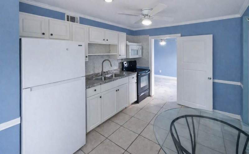 3 bedroom Single Family Residence at 715 N 10th Street, Subdivision Of N 1/2 SE 1/4 Of 4-35-40, Fort Pierce — photo 3