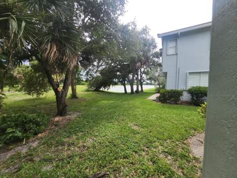 3189 Laurel Ridge Circle, Riviera Beach FL - photo 15 of 20