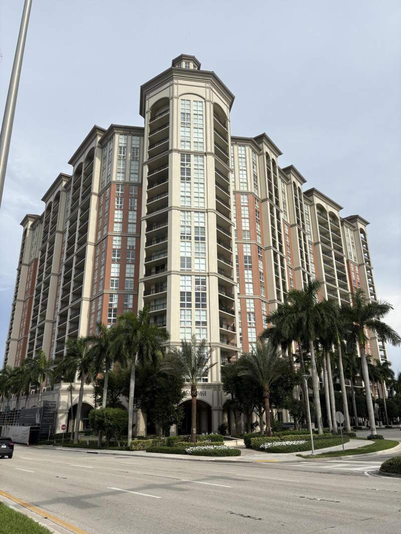 1 bedroom Condominium at 550 Okeechobee Boulevard #825, Cityplace South Tower Condo, West Palm Beach — photo 2