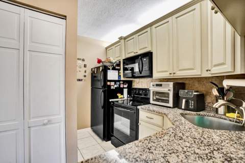 608 Sea Pine Way #E2, Greenacres FL - photo 18 of 39