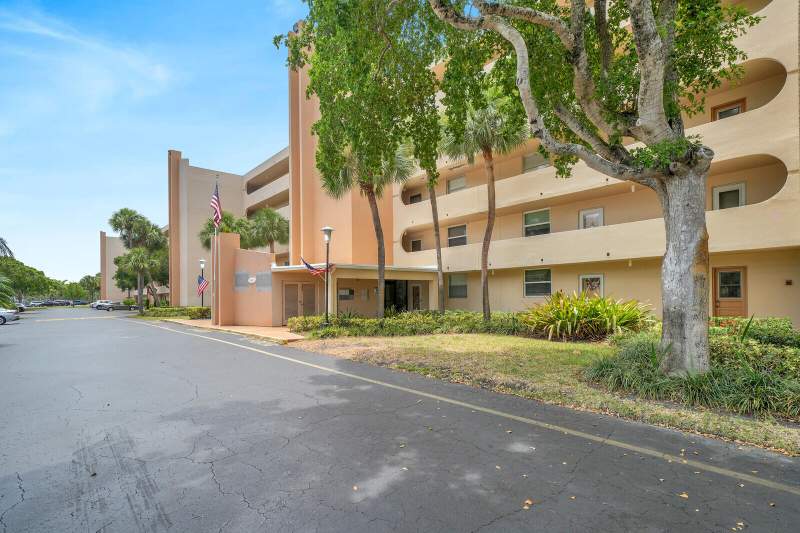 1 bedroom Condominium at 6461 NW 2nd Avenue #509, Boca Teeca Condo 5, Boca Raton — photo 3