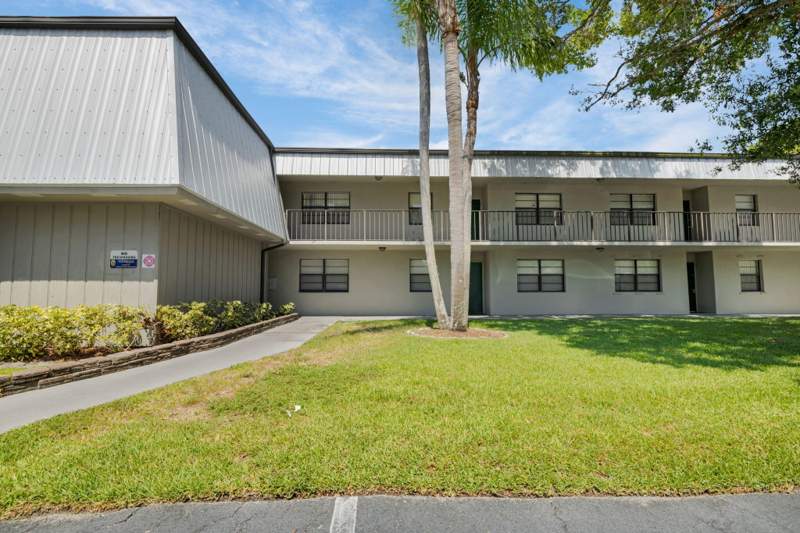 2 bedroom Condominium at 2517 17Th Street #102, Woodland Condominium, Fort Pierce — photo 3