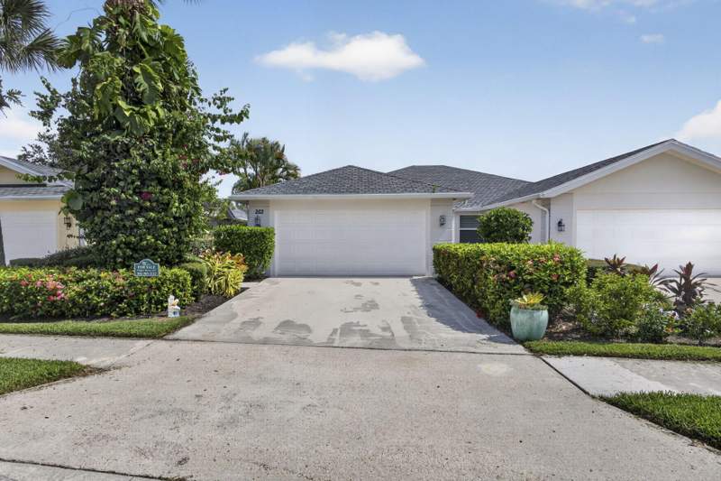 2 bedroom Villa at 262 Brier Circle, Greenbrier At Indian Creek, Jupiter — photo 2