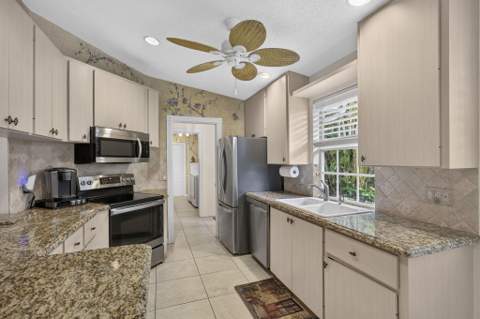 262 Brier Circle, Jupiter FL - photo 23 of 42