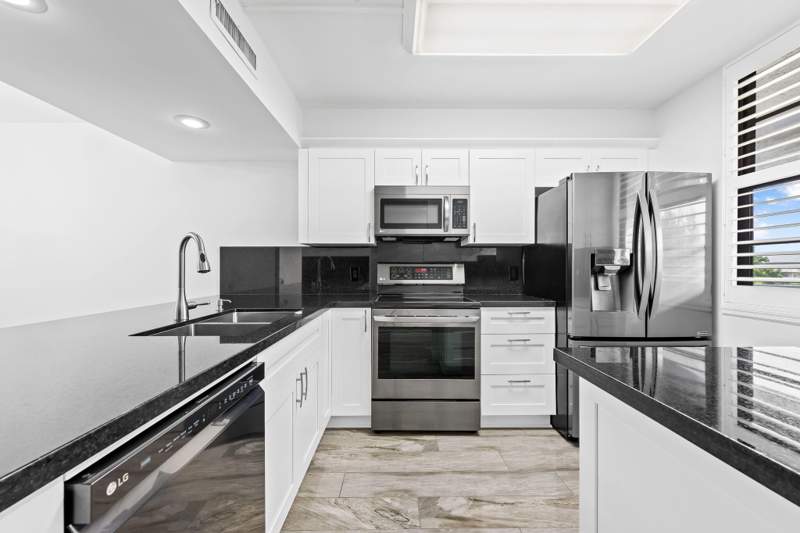 2 bedroom Condominium at 1502 Whitehall Drive #403, Condo 1 Of Whitehall Condos, Davie — photo 4